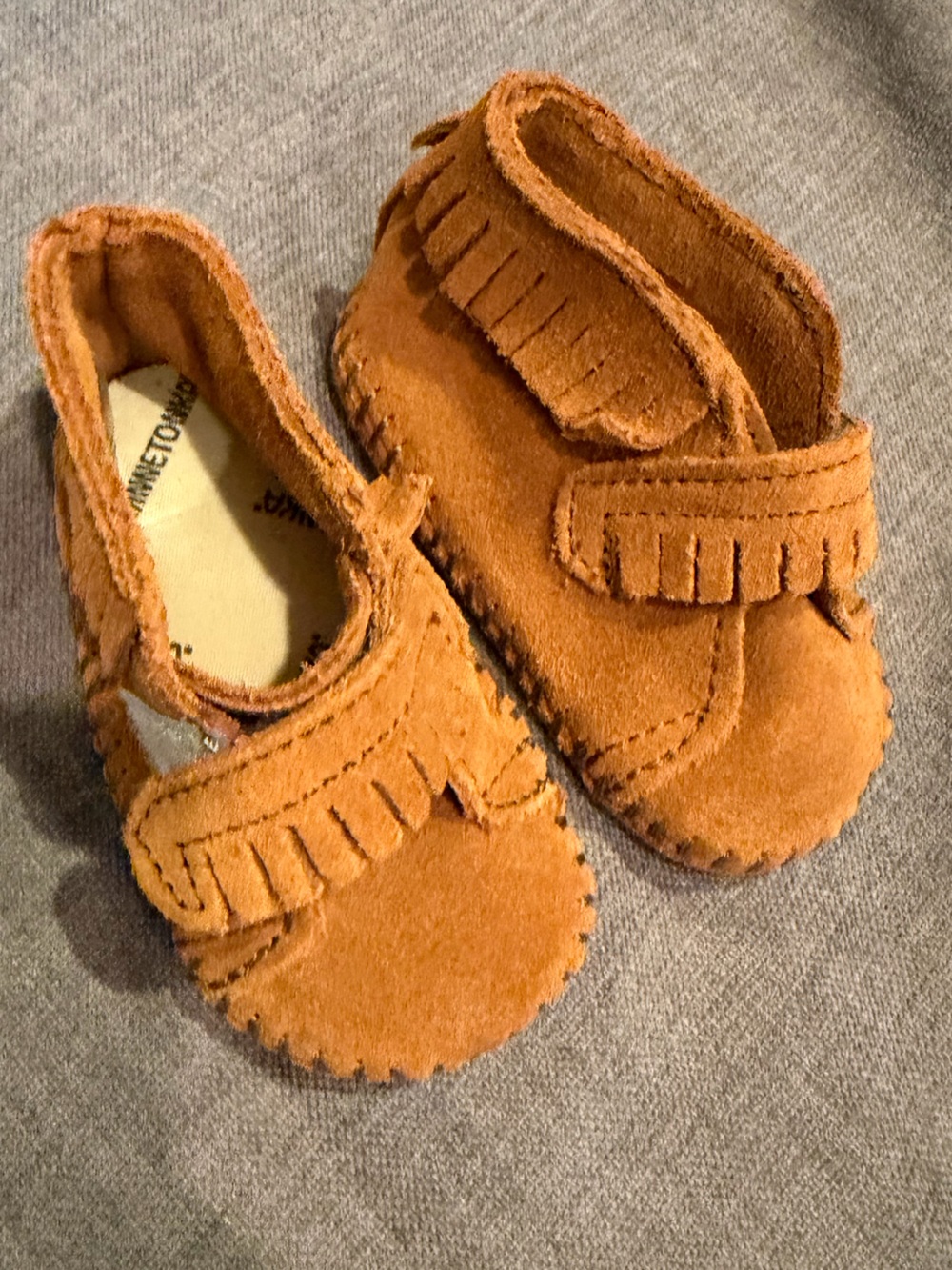 Minnetonka baby Fringe Moccasin Shoes in Tan Suede
